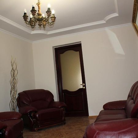 Chekin Imereti Koetaisi Buitenkant foto