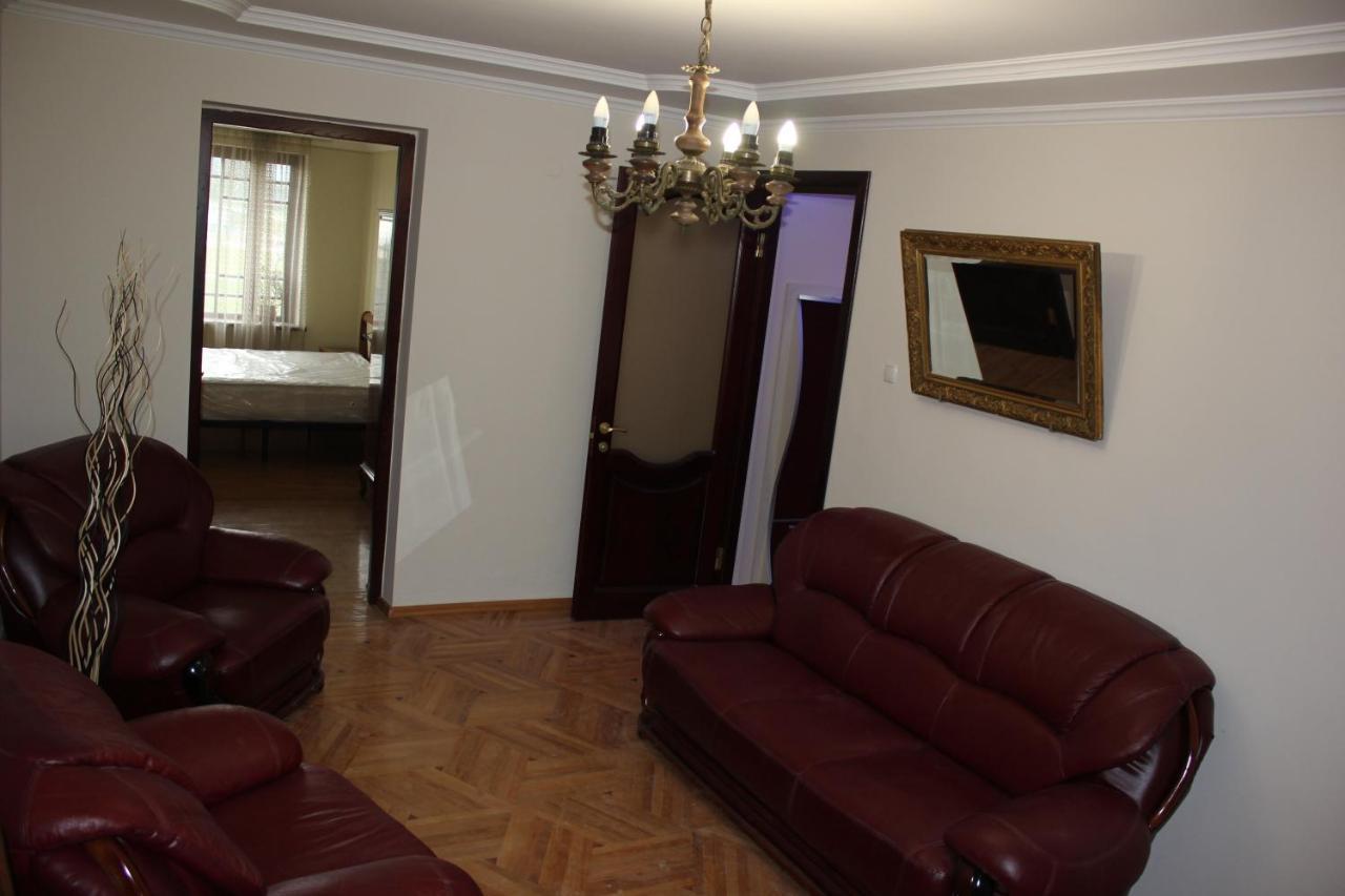 Chekin Imereti Koetaisi Buitenkant foto